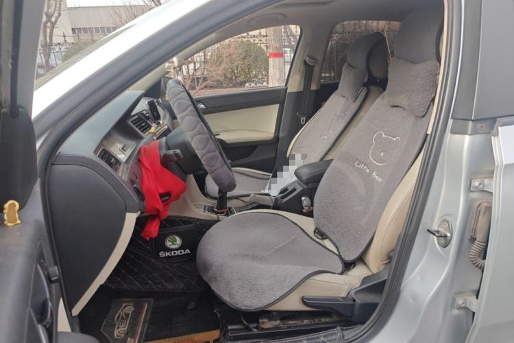 Used Skoda Rapid 2013 1.6L Manual Smart Selection Model