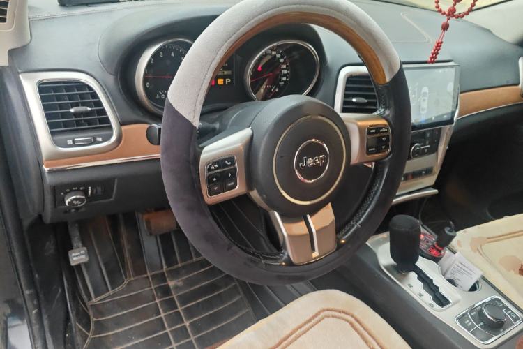 Used Jeep Grand Cherokee 2011 5.7L Flagship Navigation Edition
