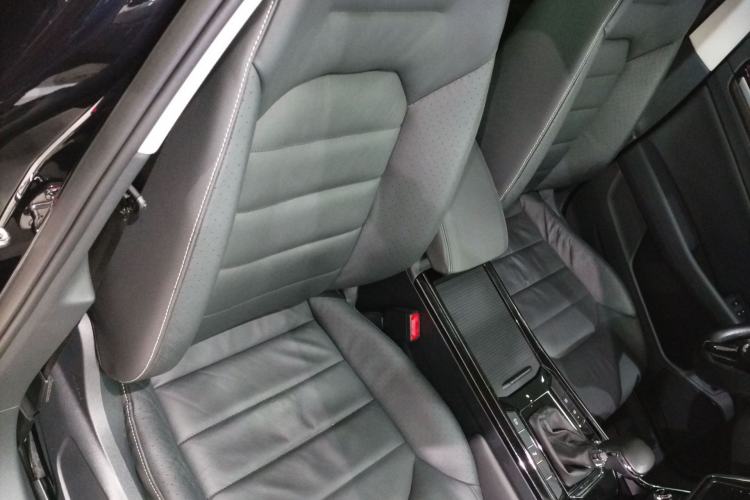 Used Volkswagen Phideon 2019 380TSI Two-Wheel Drive Business Edition China VI Standard
