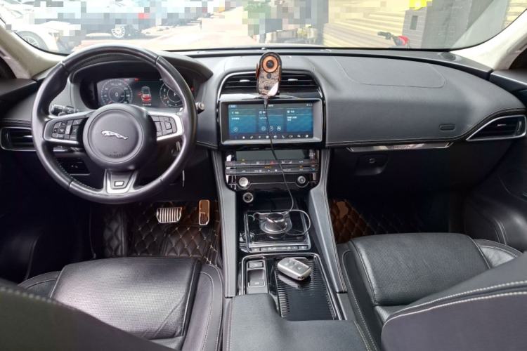 Used Jaguar F-PACE 2019 2.0T All-Wheel Drive R-Sport Sport Edition Center Console