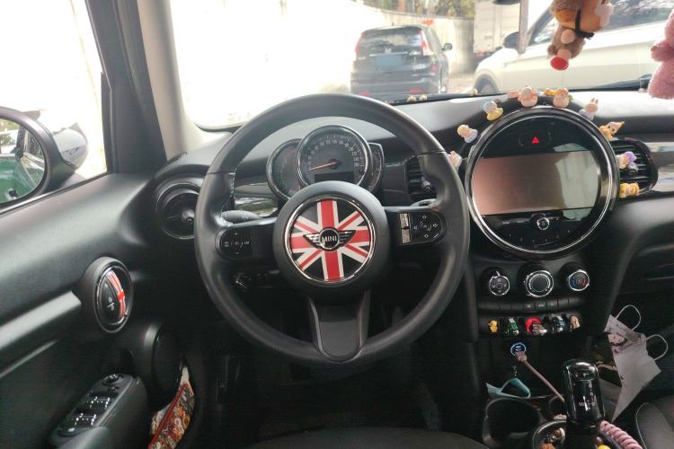 Used MINI 2023 1.5T ONE Five-Door Edition Steering Wheel