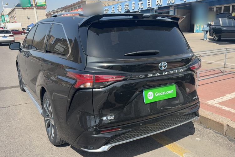 Used Toyota Granvia 2024 2.5L Hybrid Prestige PLUS Edition Exterior 4