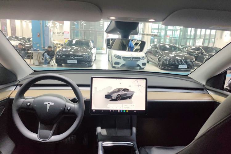 Used Tesla Model Y 2022 Long-Range All-Wheel-Drive Version
