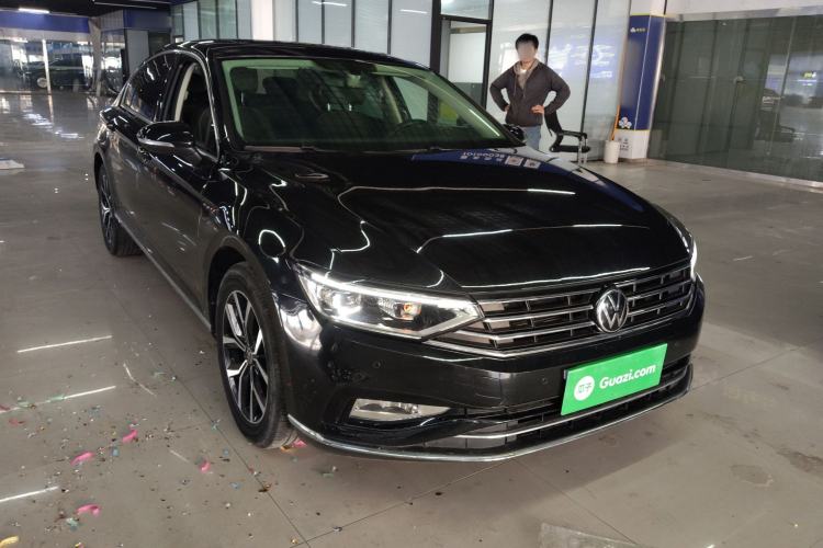 Used Volkswagen Magotan 2020 280TSI DSG Leading Edition Front Right 45 Deg