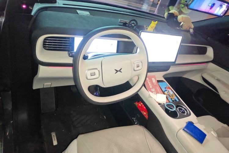 Used XPeng G6 2023 755 Ultra-Long Range Max Center Console