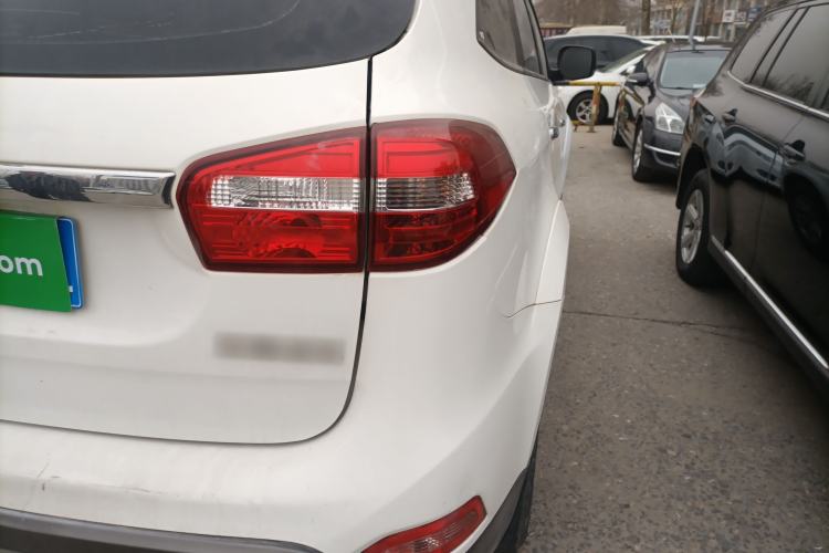 Used JMC Yusheng S350 2013 2.4T Automatic 2WD Diesel Luxury Edition 5 Seats
