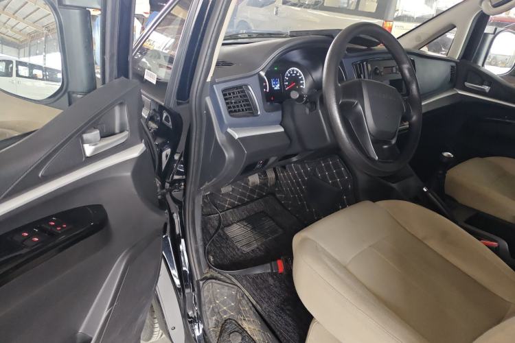 Used FORTHING Lingzhi 2023 M5L 1.6L Base Model 5 Seats Driver Seat