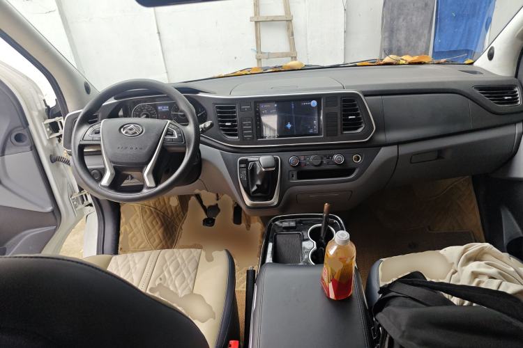 Used SAIC MAXUS Xintu V80 2024 Aotong Value Edition 6AMT Short Wheelbase Ultra-Low Roof 127 Ps 5/6 Seats Center Console