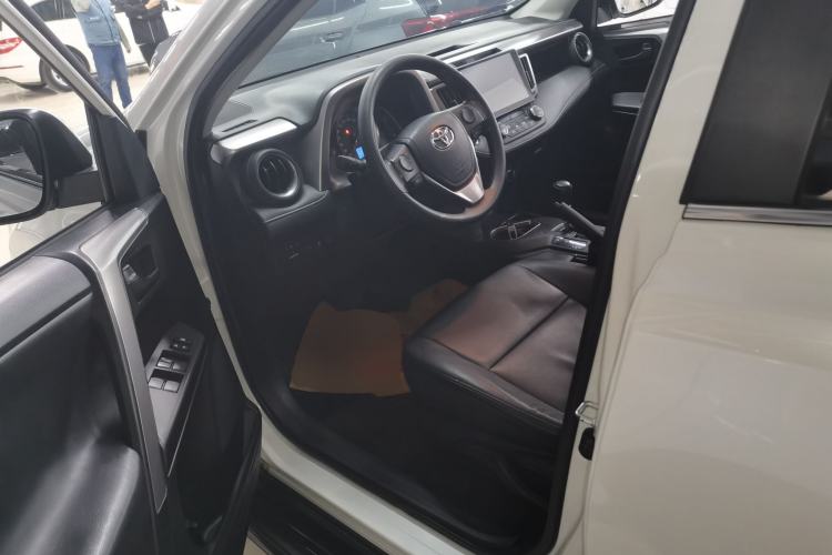 Used Toyota RAV4 2016 2.0L CVT Two-Wheel Drive Fashion Edition China V Standard Left Front Seat