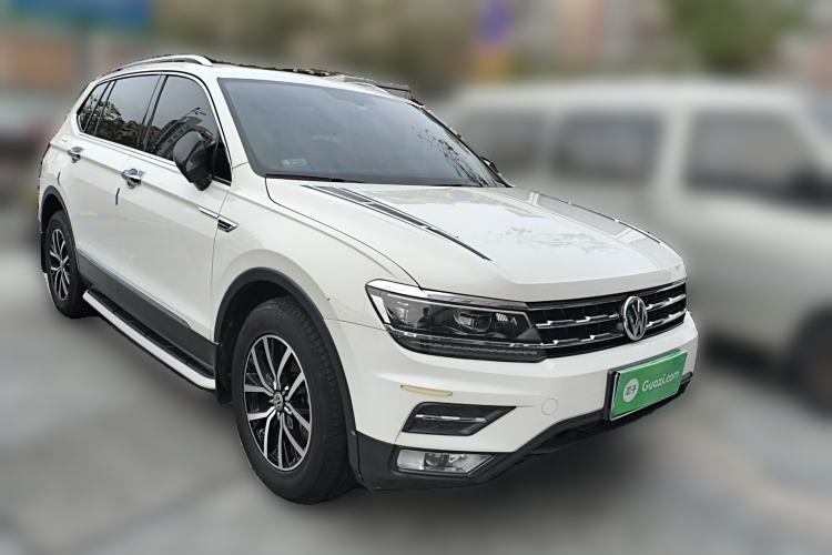 Used Volkswagen Tiguan L 2017 330TSI Automatic Two-Wheel Drive Luxury Edition Front Right 45 Deg