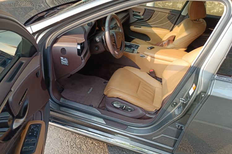 Used Lexus LS 2020 500h Excellence Edition China VI standard
