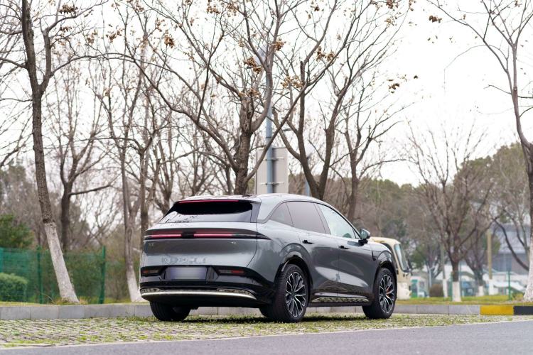 Used Zeekr 7X 2025 100 kWh Long-Range Rear-Wheel Drive with Intelligent Driving Features