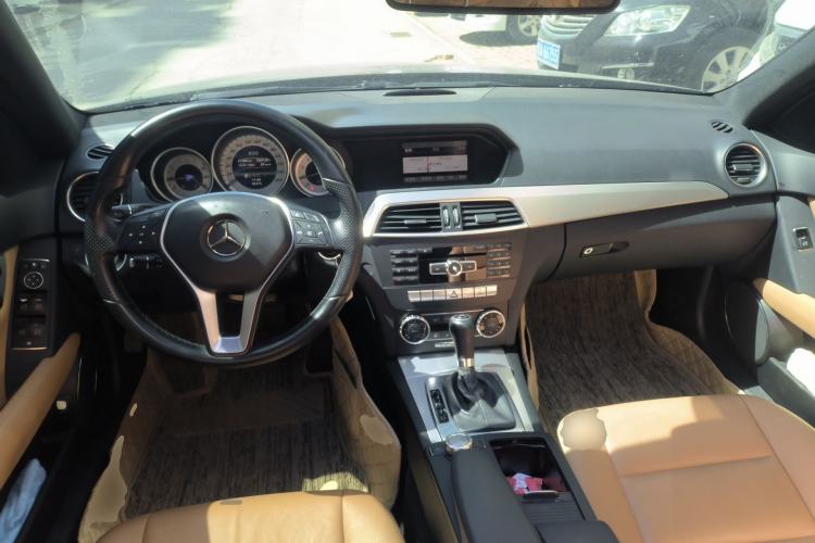 Used Mercedes-Benz C-Class 2011 C 200 Fashion Travel Edition Center Console