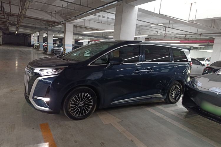 Used Denza D9 2022 EV 600 Four-Wheel Drive Prestige Model
