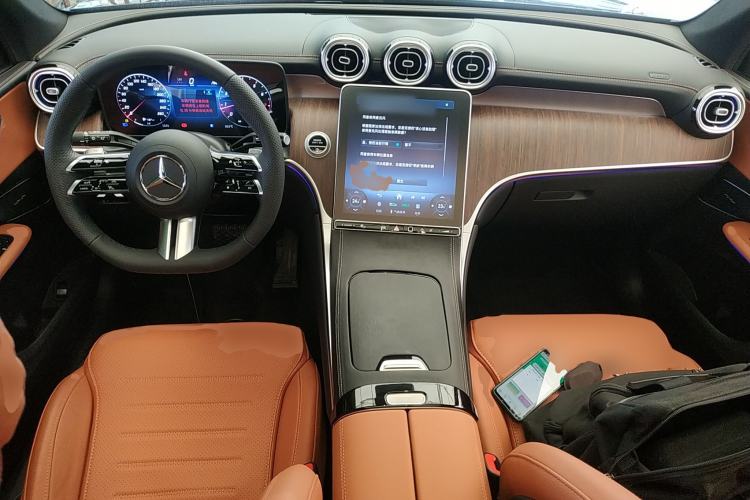 Used Mercedes-Benz GLC 2025 Refreshed GLC 300 L 4MATIC Dynamic Version 5 Seats Center Console