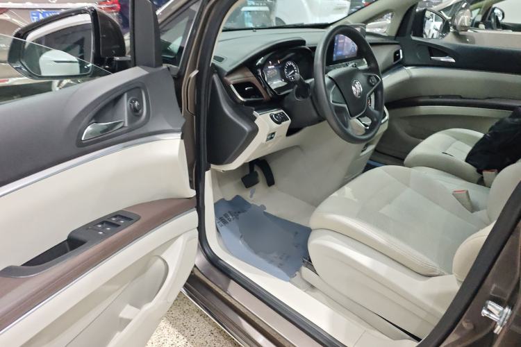 Used Buick GL8 2023 Land Executive Class Comfort Model
