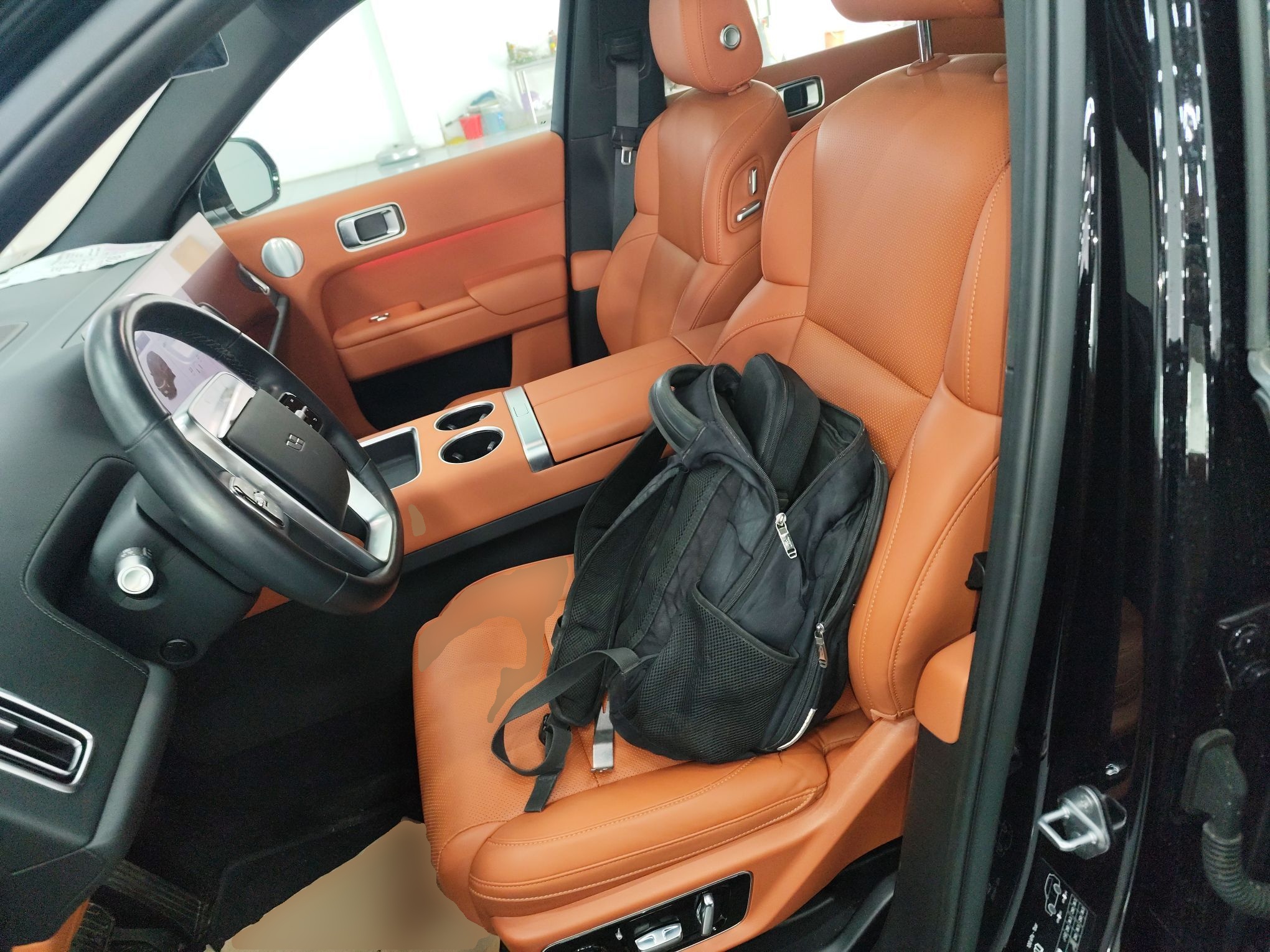 Переднее сиденье в автомобиле