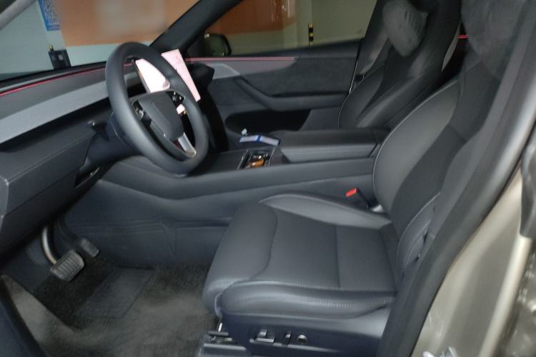 Used Tesla Model Y L 2025 Model Long-Range All-Wheel-Drive Version
