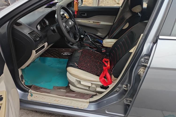 Used Bestune B50 2012 1.6L manual fashion version
