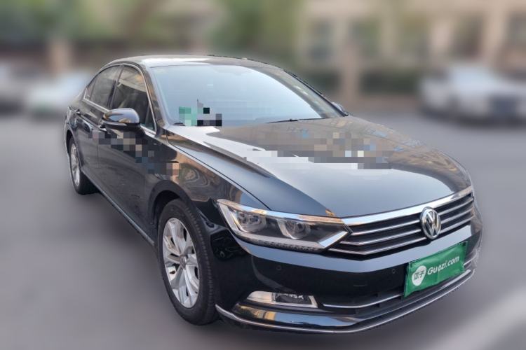 Used Volkswagen Magotan 2017 330TSI DSG Luxury Model Front Right 45 Deg