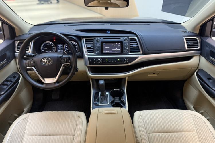 Used Toyota Highlander 2021 2.0T Two-Wheel Drive Elite Version 7-Seater Interior 1