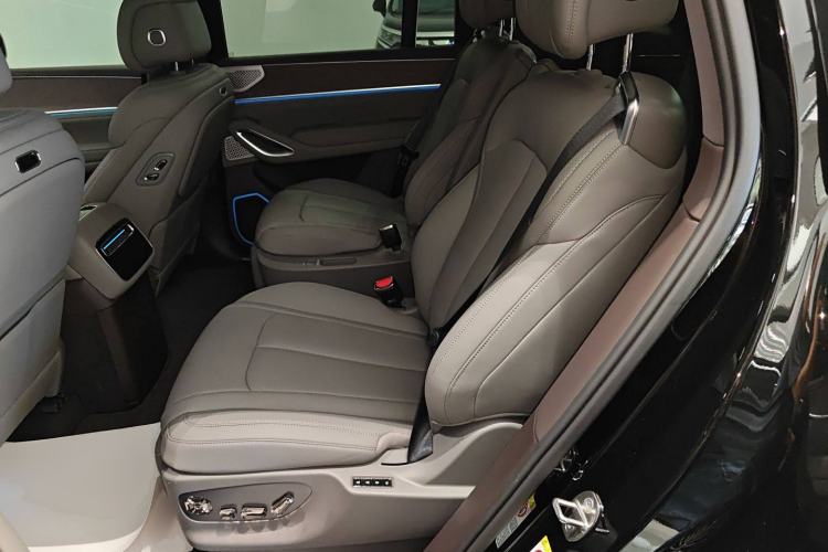 Used Denza N9 2025 Flagship Model
