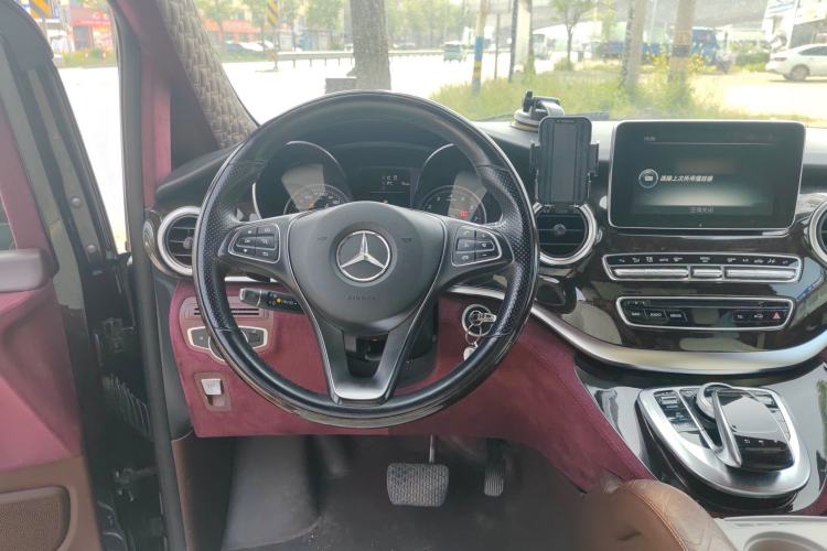Used Mercedes-Benz V-Class 2017 V 260 Avantgarde Edition Steering Wheel