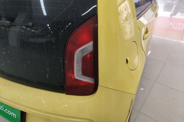 Used Volkswagen up! 2015 1.0L go high!
