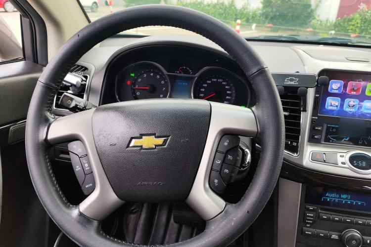 Used Chevrolet Captiva 2015 2.4L 4x4 Flagship Edition 7-Seater
