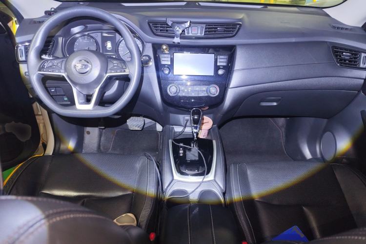 Used Nissan X-Trail 2017 2.0L CVT Comfort Edition 2WD Center Console