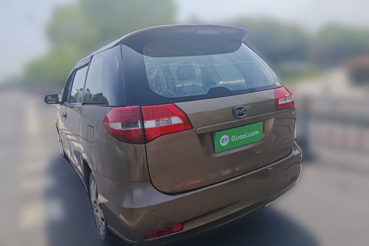 Used BYD M6 2013 2.0L Manual Comfort Edition
