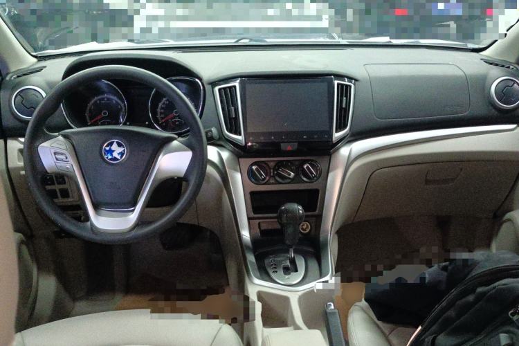 Used Venucia T70 2015 2.0L CVT Smart Choice Edition
