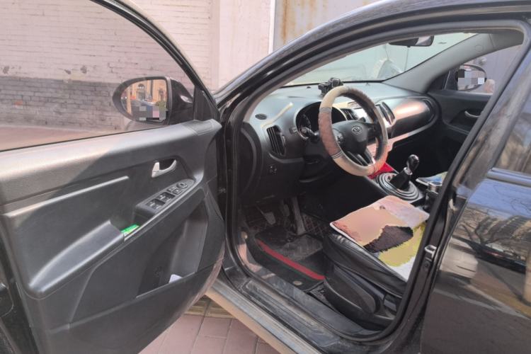 Used Kia Sportage R 2012 2.0L Manual Two-Wheel Drive GL Trim
