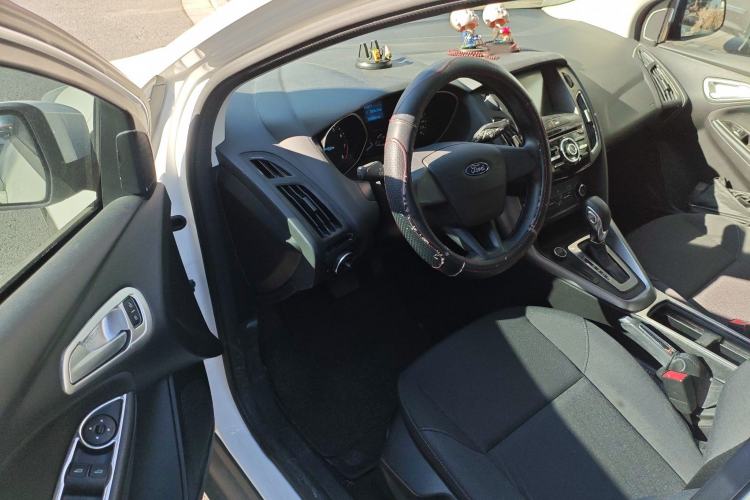 Used Ford Focus 2017 Hatchback 1.6L Automatic Comfort Plus SmartDrive Edition Driver Seat