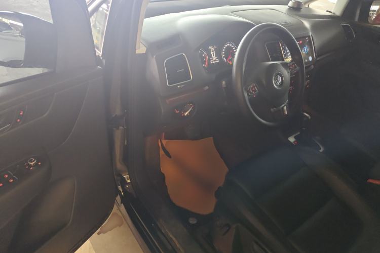 Used Volkswagen Sharan 2014 2.0 TSI Comfort Model
