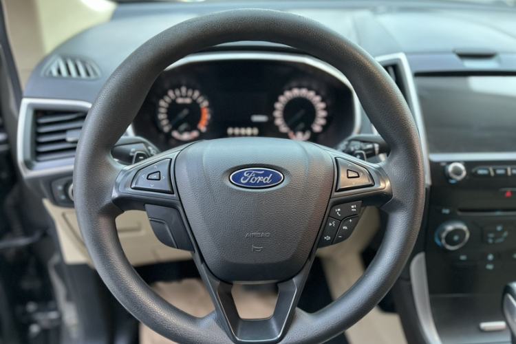 Used Ford Edge 2015 2.0T GTDi Two-Wheel-Drive Elite Edition Interior 4