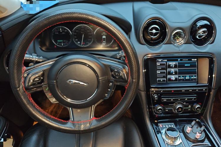 Used Jaguar XJ 2014 XJL 2.0T Two-Wheel-Drive Elegant Business Edition Center Console