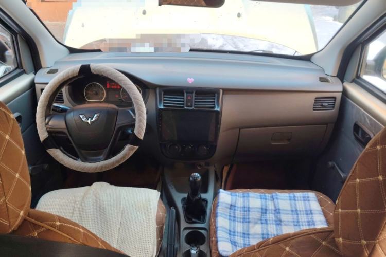 Used Wuling Rongguang V 2015 1.2L Practical Model Center Console