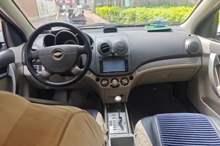 Used Chevrolet Lova 2010 1.4 AT Fashion Edition Center Console