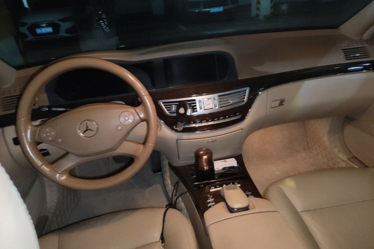 Used Mercedes-Benz S-Class 2012 S 300 L Prestige Grand Edition Center Console