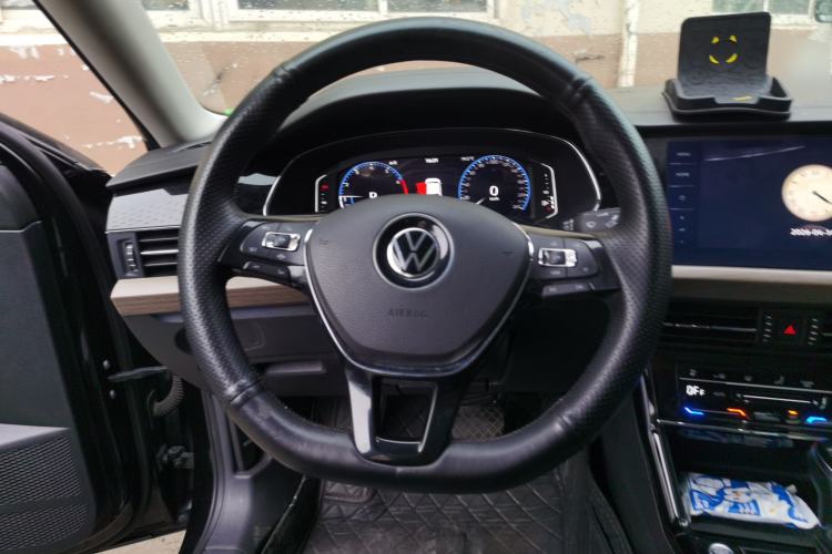 Used Volkswagen Passat 2020 Revised Version 330TSI Luxury Edition China VI Standard