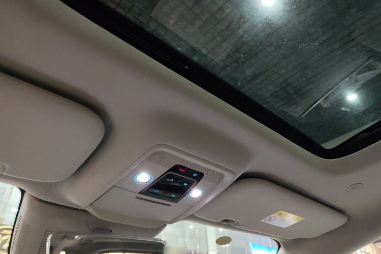 Used Denza D9 2022 DM-i 1040 Prestige Model
