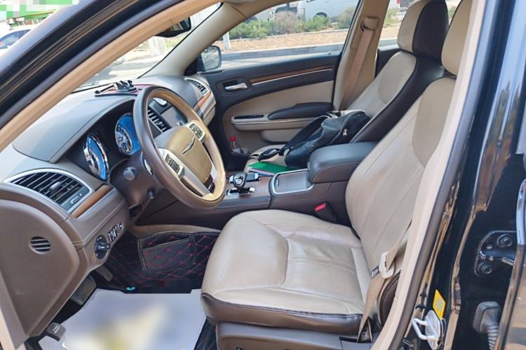 Used Chrysler 300C 2013 3.6L Premium Edition Left Front Seat