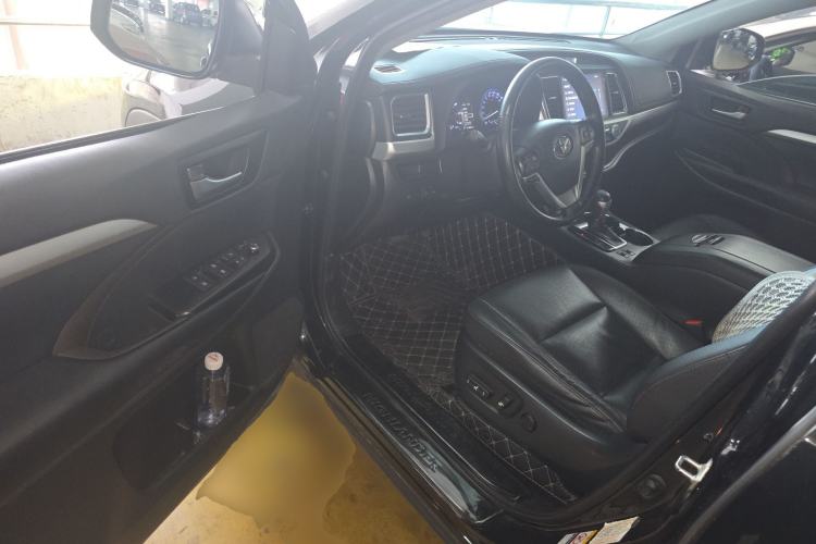 Used Toyota Highlander 2018 2.0T Four-Wheel Drive Prestige Version 7 Seats China VI Standard Driver Seat