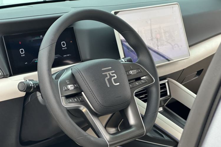 Used BYD Yuan UP 2024 401KM Leading Edition Interior 2