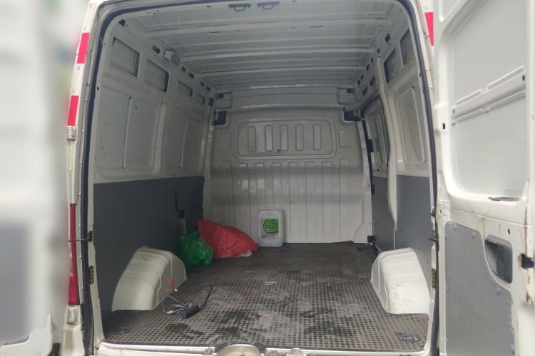 Used SAIC MAXUS Xintu V80 2021 2.0T Manual Classic City Delivery King Short Wheelbase Mid-Roof Design 3 Seats