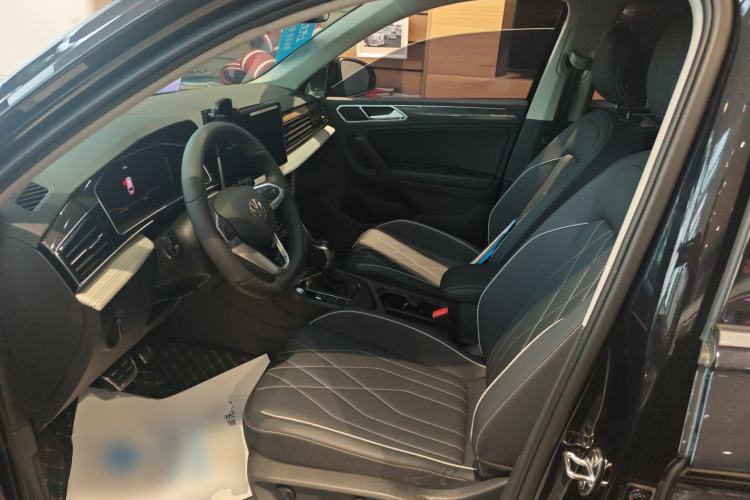 Used Volkswagen Tiguan L 2025 Model Outstanding Version 330TSI Automatic Two-Wheel Drive R-Line Longyao Edition Left Front Seat