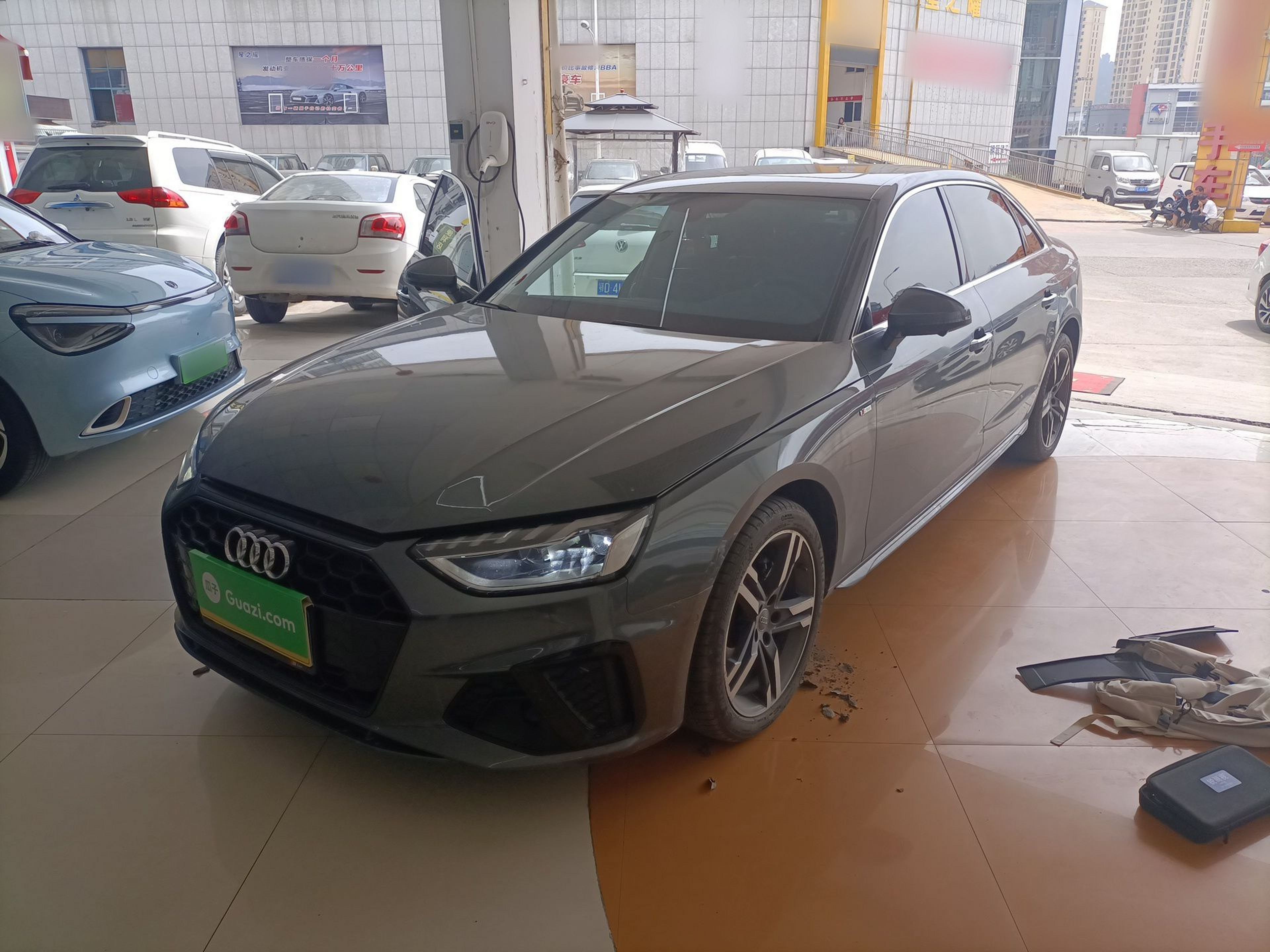 Под передней частью автомобиля