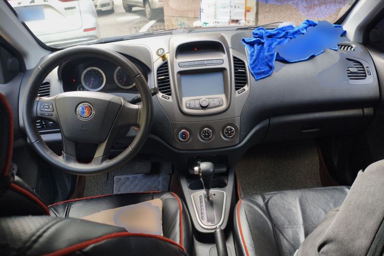 Used Geely Auto Diamond 2014 CROSS 1.5L Automatic Elite Model Center Console