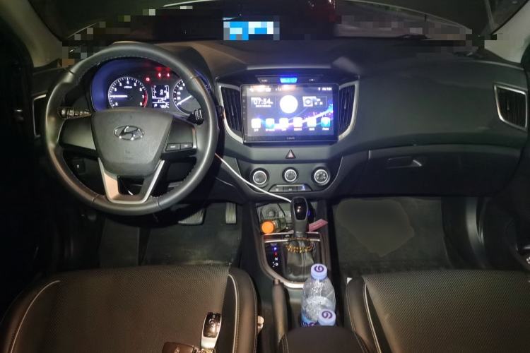 Used Hyundai ix25 2015 1.6L Automatic Two-Wheel Drive Smart GLS Trim Center Console